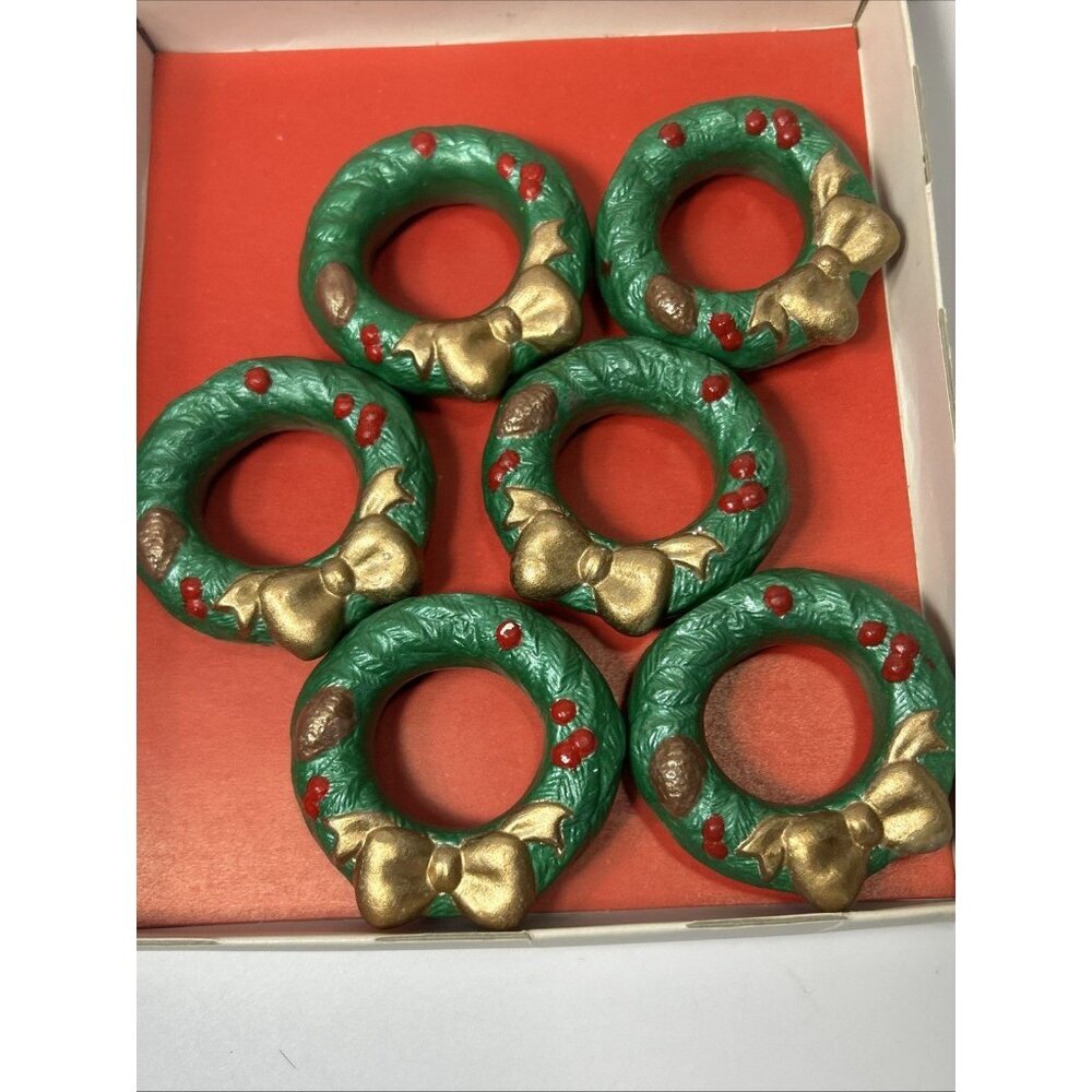 Hand painted ceramic Christmas wreath napkin ring Set Of 6 A3